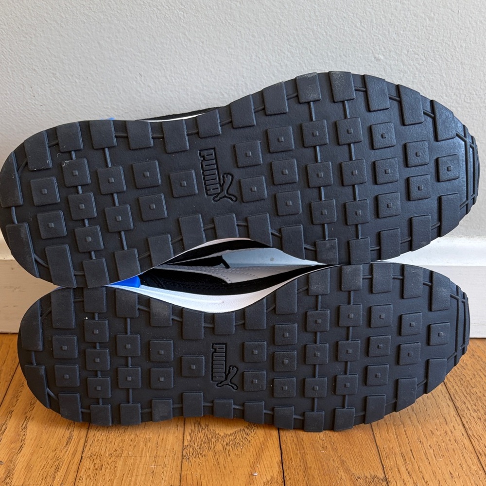 Brand new Puma Kid’s Graviton sneakers - Picture 5 of 6